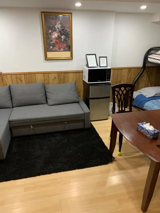 Guest house Big Oasis Studio Near Airport Yyz Hotel Toronto
