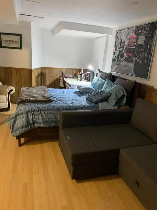 Guest house Big Oasis Studio Near Airport Yyz Hotel Toronto Canada