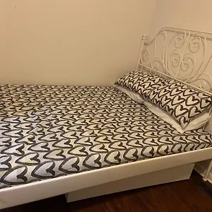 Guest house Budget Triple With En Bathroom 36a, Toronto